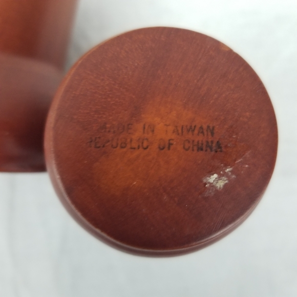 Vintage Wood Salt & Pepper shakers - Picture 11 of 12